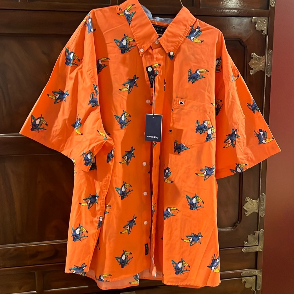 XXL crown & Ivy classic fit brand new with tags toucan’s on it motion flex 💪